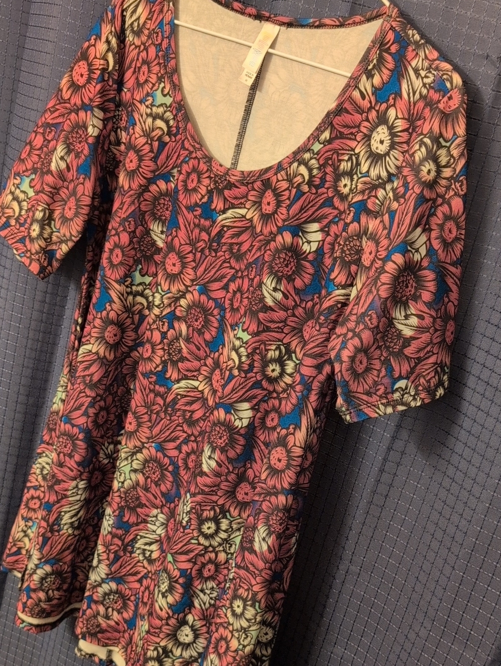 LuLaRoe Scoop Neck Floral Tee M